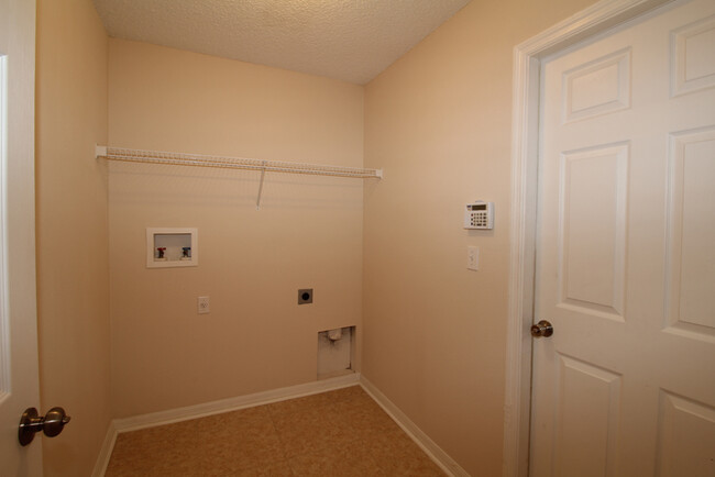 Building Photo - Great 3/2 in Estates of Lake Charles