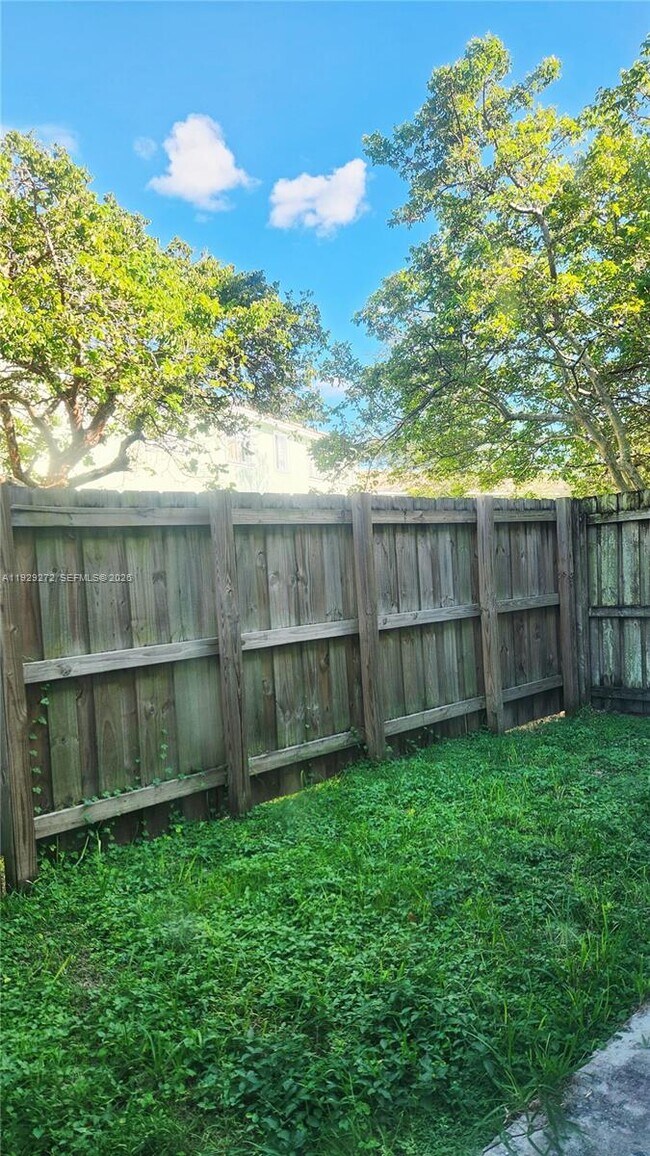 Building Photo - 2715 SE 15th Pl