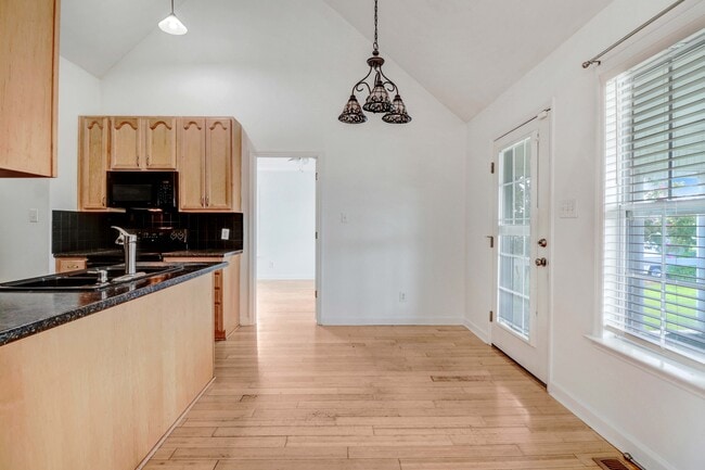 Building Photo - 205 Wingspread Dr
