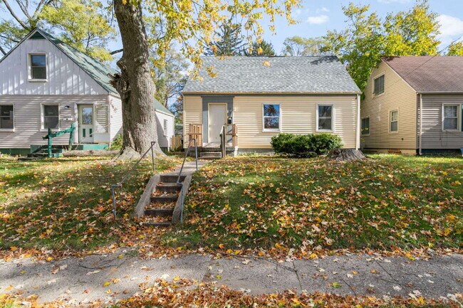 Primary Photo - This updated 4-bedroom, 1-bath home is rea...