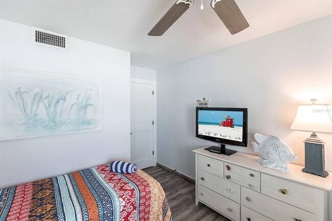 Building Photo - 6154 Midnight Pass Rd