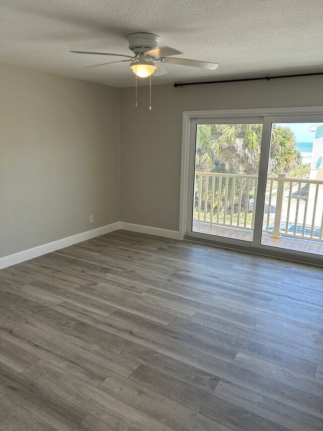 Building Photo - Remodeled Beachside Townhome-Steps from the Beach
