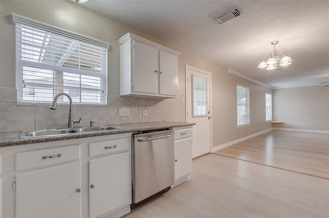 Building Photo - 17010 Grampin Dr