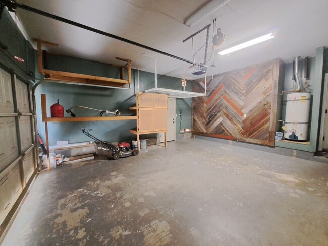 Building Photo - Stunning Home is Tastefully Done & Move In...