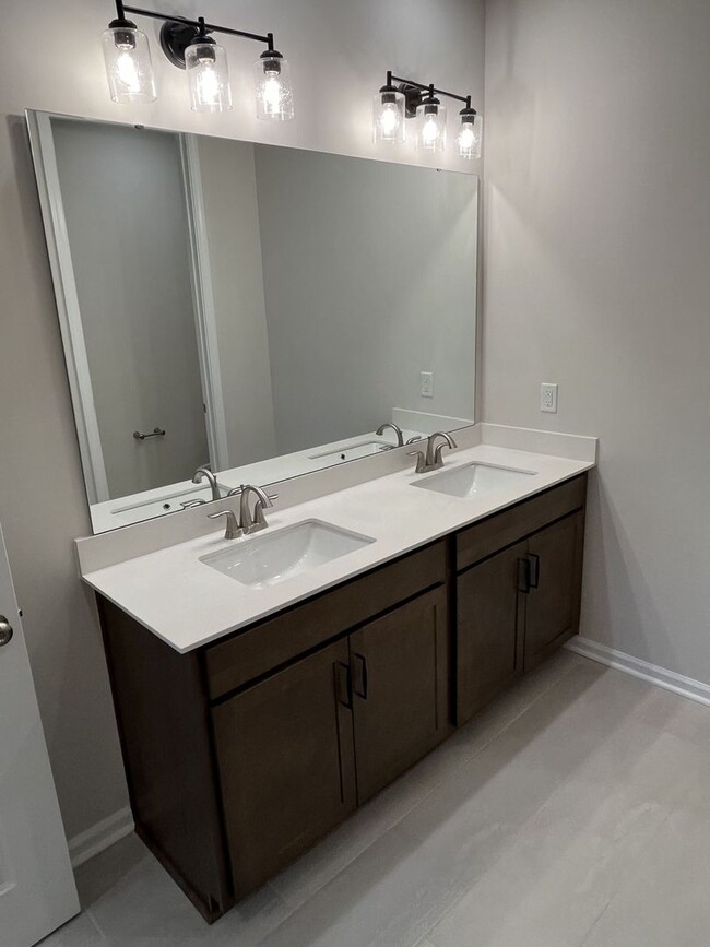 Building Photo - Newer 3 Bed Townhome in North Charlotte Area
