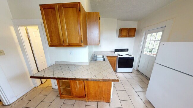 Building Photo - 2431 Vine St