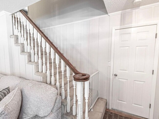 Building Photo - 379 Red Fox Rd