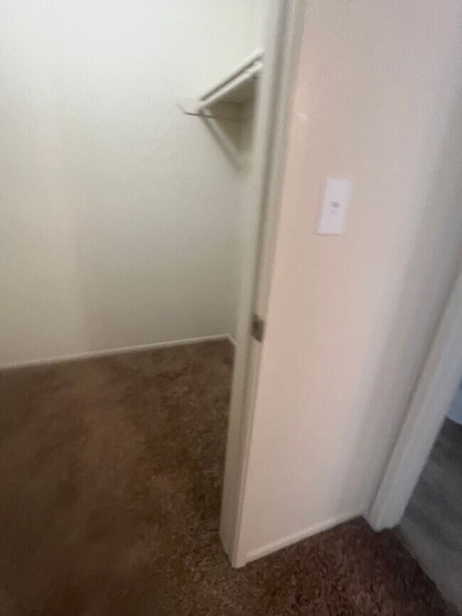 Building Photo - 1040 E Donna Dr