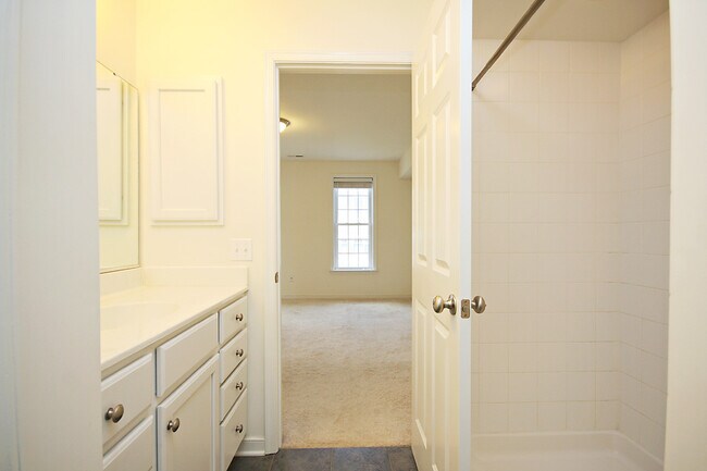 Building Photo - Dog-Friendly Old Trail Townhome