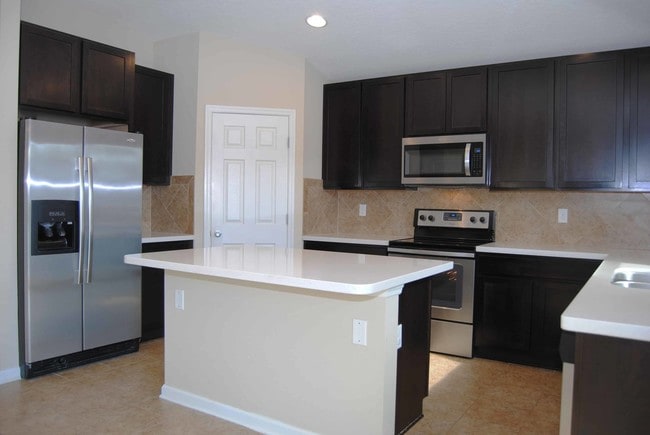 Building Photo - On the Pond in Timber Creek!