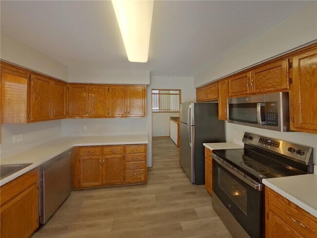 Building Photo - 4350 Thornhill Ln