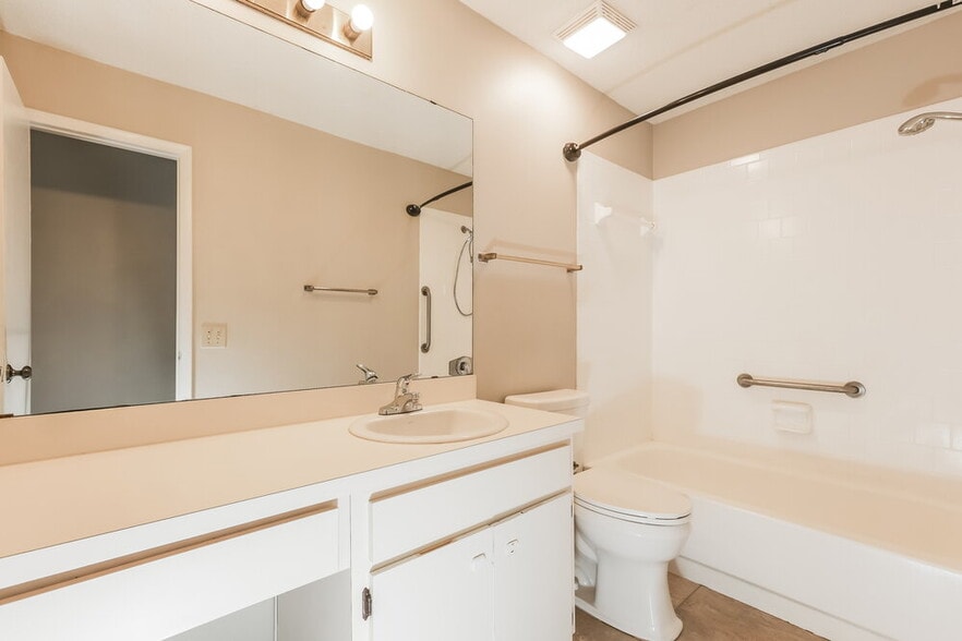 Building Photo - 1611 Bent Pine Way