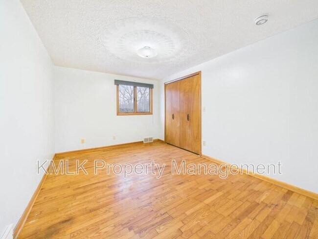 Building Photo - 5743 Brookwood Dr