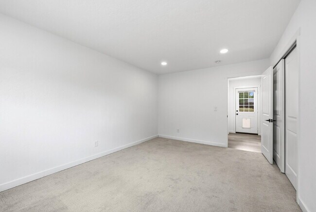 Building Photo - $2,595.95 - 3 Bed/2 Bath Home in Colorado Springs with Large backyard.