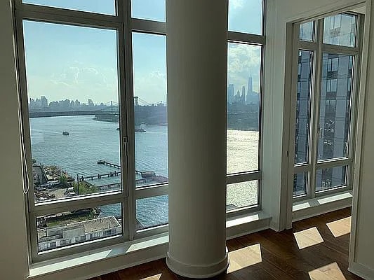 Building Photo - 2 Northside Piers