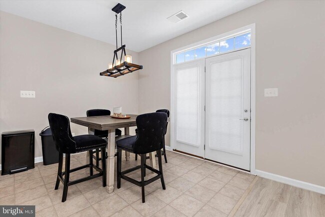 Building Photo - 364 Chessington Dr