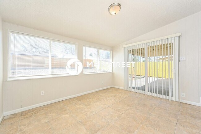 Building Photo - 4 Bedroom Pet-Friendly Home in DENVER, CO with Main Street Renewal