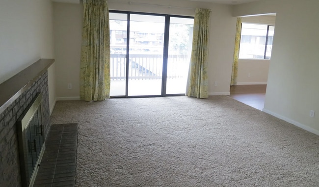 Building Photo - Beautiful 2B/2B Apartment Available Now!