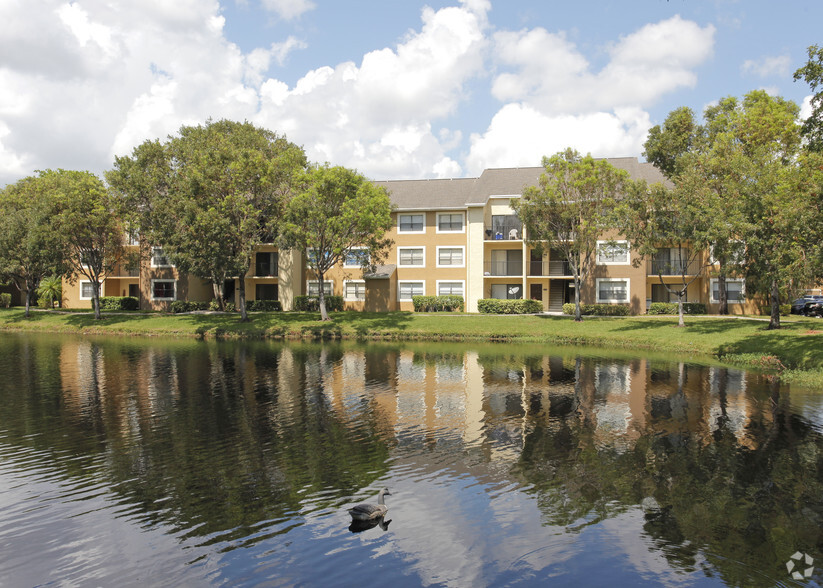 The Hamptons / Vinings - North Lauderdale, FL | Apartment Finder