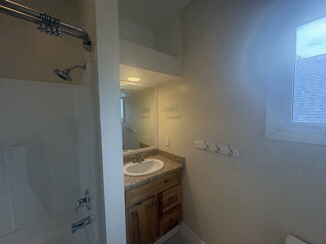 Building Photo - 809 S 900 E