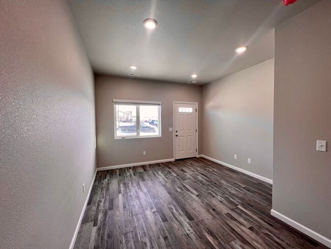 Building Photo - Charming Townhome in North Bismarck – Move-In Ready!