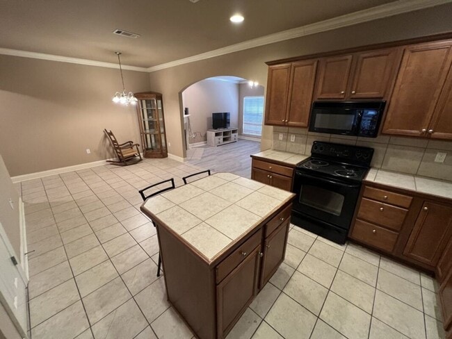 Building Photo - Newly updated! 3 bd, 2 bath condo in Zachary's Cottages at Blue Herron
