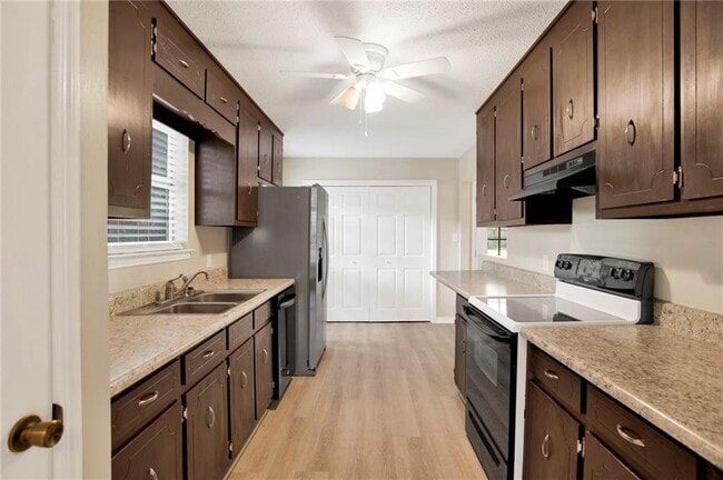 Building Photo - 4770 Gold Dr
