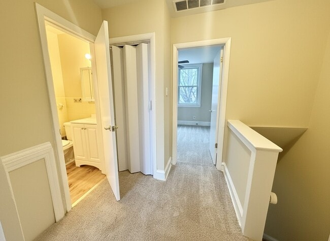 Building Photo - 722 Mollbore Terrace