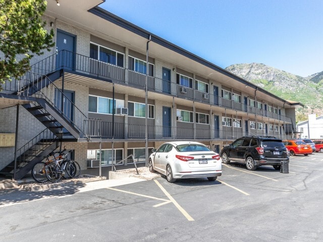 Building Photo - Center Pointe
