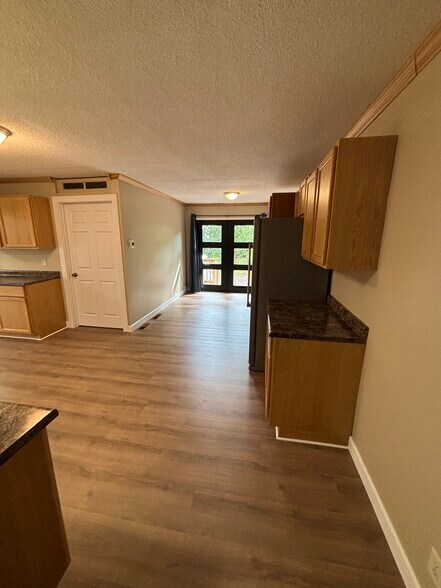 Dining - 221 Court Ave N