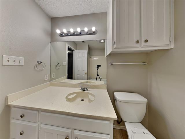 Building Photo - 104 NE Timber Ridge Dr