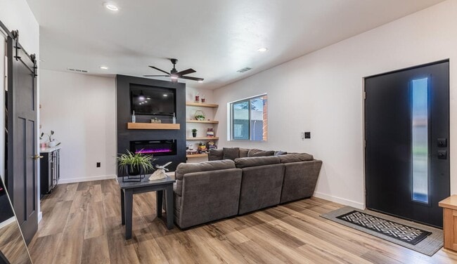 Building Photo - Karin's Kottage-New 2 Bedroom/2 Bath Furnished or Unfurnished Oasis for Lease