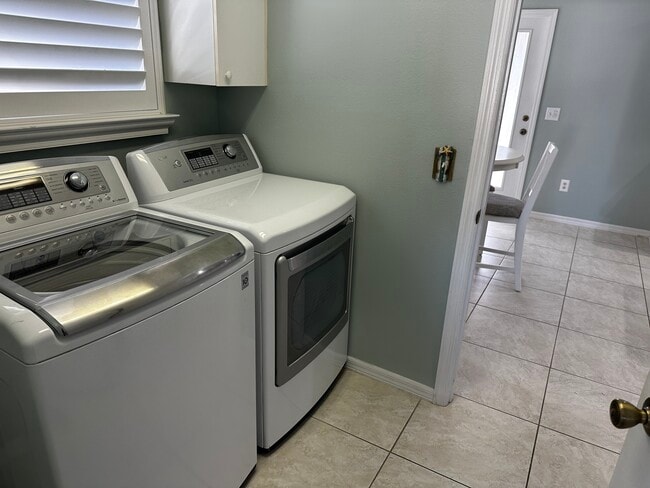 Building Photo - 2000 Ardmore Way