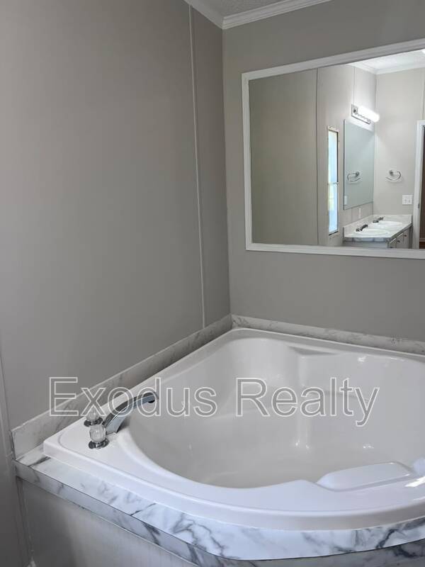 Building Photo - 771 Deer View