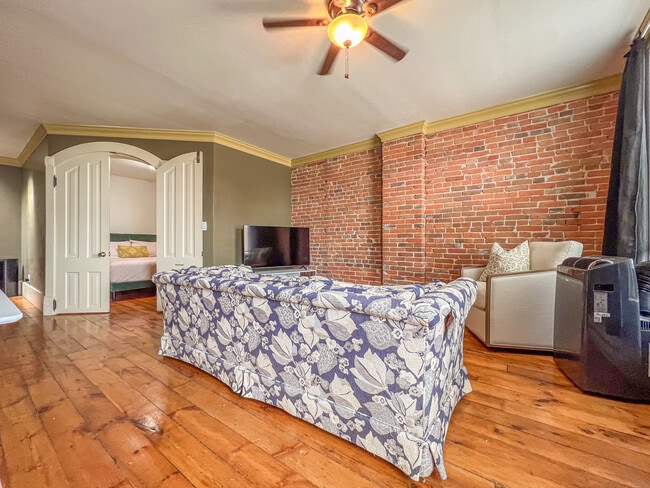 Building Photo - 1175 Iowa St