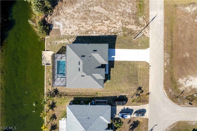 Building Photo - 3318 NE 13th Pl