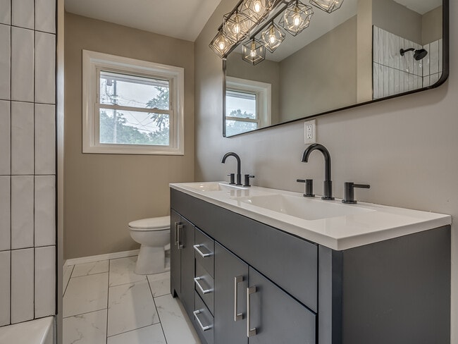 Building Photo - 4729 Baylor Dr