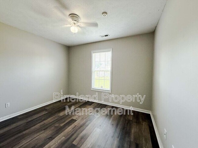 Building Photo - 225 Shakerstone Dr
