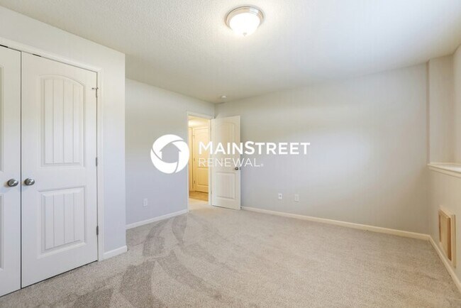 Building Photo - 5 Bedroom Pet-Friendly Home in Belton, MO with Main Street Renewal
