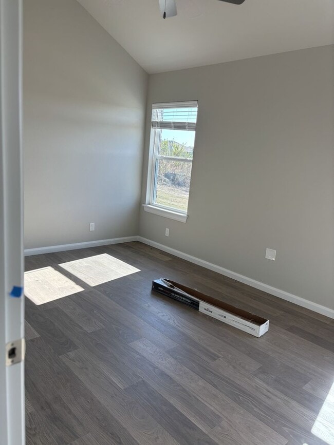 Building Photo - Brand New Duplex!