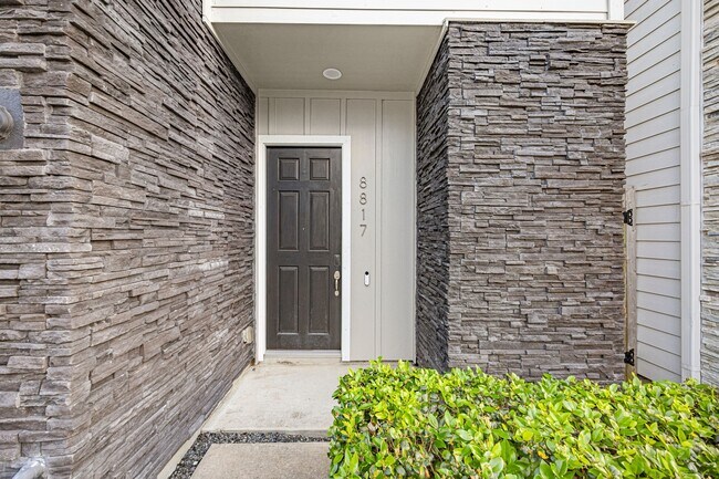 Building Photo - 8817 Hollister Pine Ct
