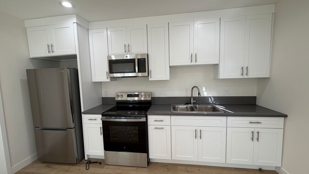 Building Photo - 907 Herbine St