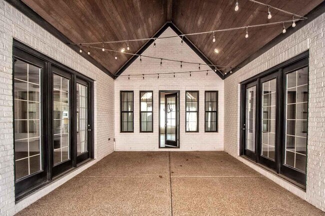Building Photo - 10441 Sockeye Dr