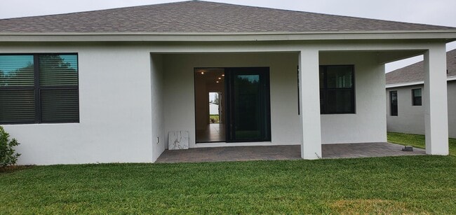 Building Photo - 1949 NE Ocean Dunes Dr