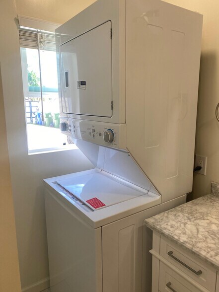 Building Photo - 8387 Shoup Ave