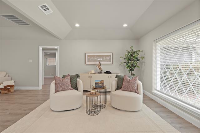 Building Photo - 6350 Glennox Ln