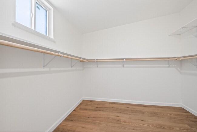 Building Photo - 7950 Longridge Dr