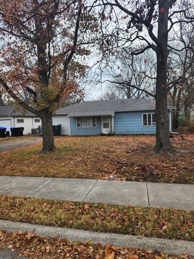 Primary Photo - 2 BEDROOM 1 FULL BATH SINGLE FAMILY HOME W...