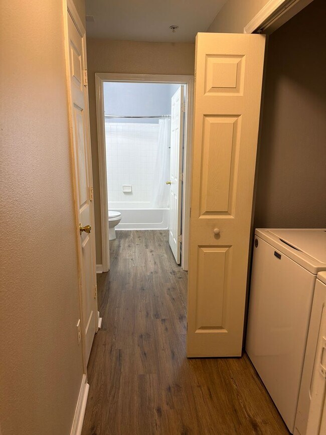 Building Photo - Three Bedroom Updated First Floor Condo at The Legends