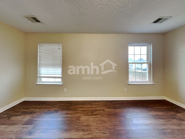 Building Photo - 200 Crossview Dr